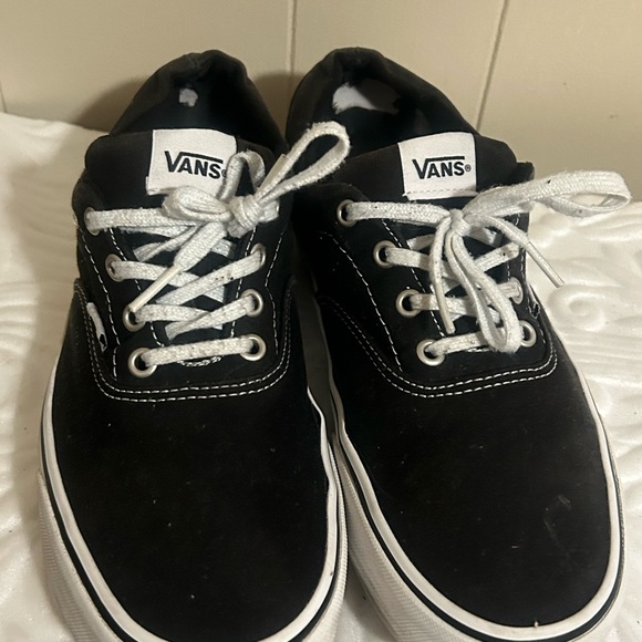 Black Vans black tennis shoes - Picture 5 of 11